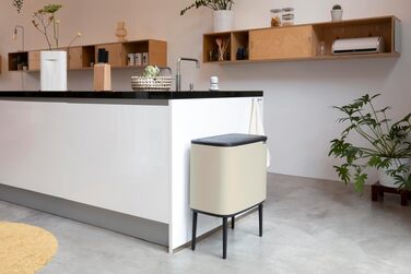 Сміттєвий бак Brabantia Bo Touch Bin на 36 л, металевий, білий, з внутрішнім відром (54 x 32 x 68 см)