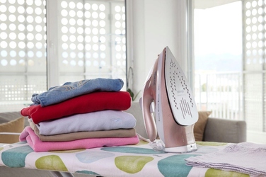 Парова праска Gorenje SIH3200WR 3200 Вт, керамічна підошва, система крапельного стопу