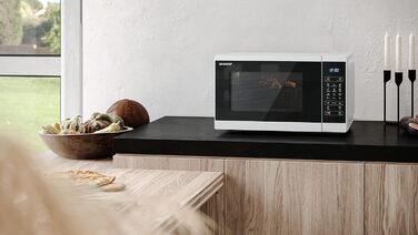 Мікрохвильова піч SHARP YC-MS252AE-B: 900W, 25 літрів, гриль, цифрова панель керування