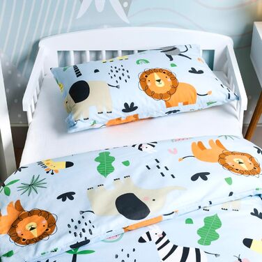 Комплект постільної білизни для дитячого ліжечка Kinder з 100% бавовни (100x135 см) з тваринами. Підходить для хлопчиків, легко періть при 60°C. Включає постільну білизну та подушку (40x60 см).