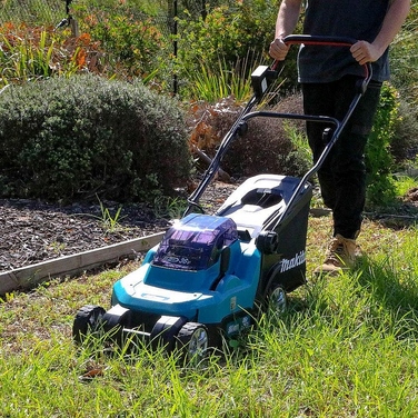 Акумуляторна газонокосарка Makita DLM432PT2 (43 см, 2x5Аг)