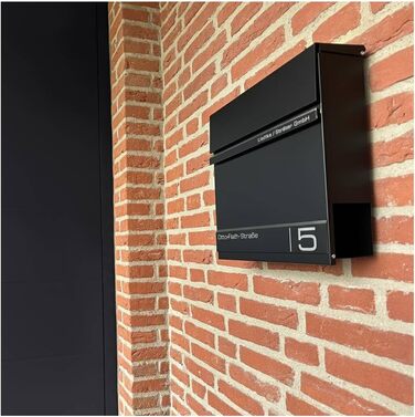 Поштова скринька Metzler Anthrazit RAL 7016 з газетницею та номером будинку – персоналізована лазерним гравіюванням – сучасний поштовий ящик з табличкою, водонепроникний та стійкий до іржі | Модель Hermann