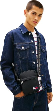 Чоловіча сумка-месенджер Tommy Jeans Daily Ripstop чорного кольору з зовнішньою кишенею