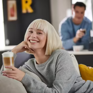 Капсульна кавомашина Tchibo Qbo MILK MASTER Premium для капучино, еспресо, крема, латте, з автоматичним спінюванням молока, знімний резервуар 300 мл, авто вимкнення, Gentle Grey