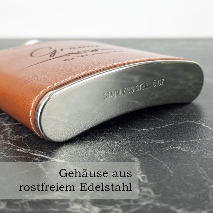 Гравійований фляготримач у шкіряній обкладинці з 2 чашами та воронкою в подарунковій коробці