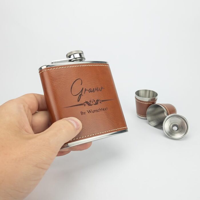 Гравійований фляготримач у шкіряній обкладинці з 2 чашами та воронкою в подарунковій коробці