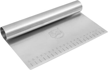Кухонна сталева тісторізка з ручкою та мірною шкалою Sallys, 22x12,5 см — шпатель для тіста, овочерізка, універсальний кухонний ніж