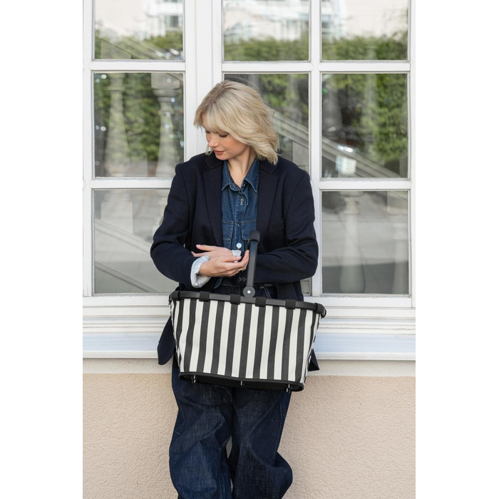 Сумка-шопер Reisenthel Carry Bag – чорний (Summerstripes Black) з великим об'ємом та зручною внутрішньою кишенею