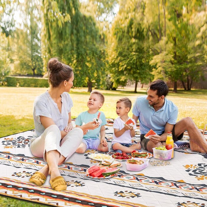 Плед для пікніка HAUSPROFI 200x200 см водонепроникний, ізольований - для пікніка, пляжу, кемпінгу. З бавовняним наповнювачем, ручкою та кілочками