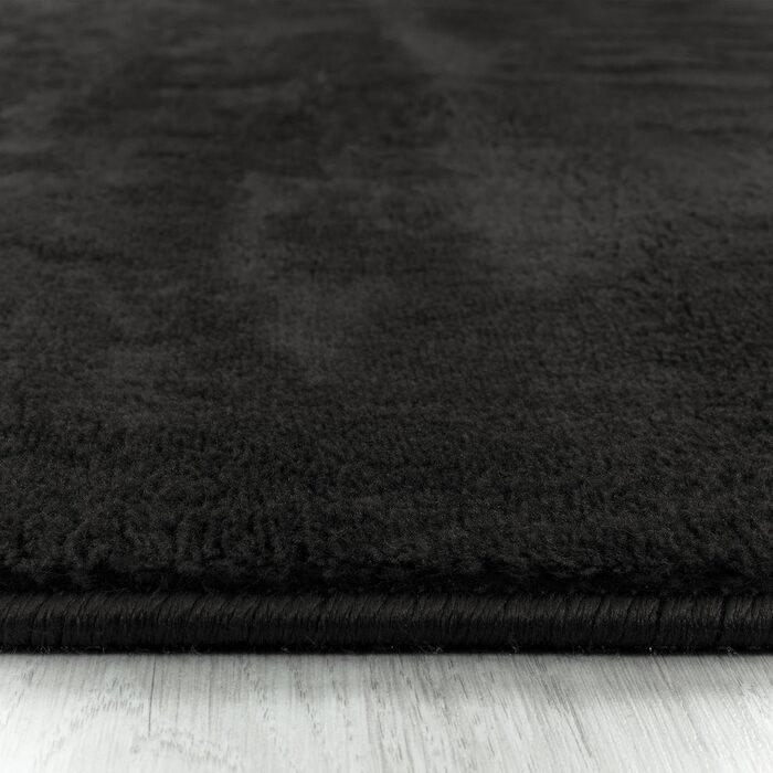 Килим для вітальні HomebyHome 140x200 см, чорний, з коротким ворсом, миючий, сучасний дизайн. Килим з коротким ворсом для кухні, спальні, 140 x 200 см (прямокутний), чорний