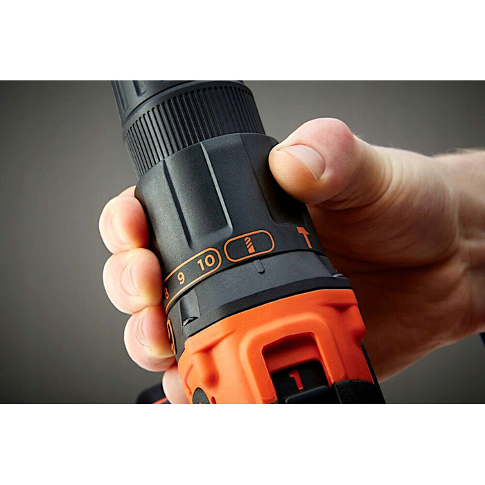 Ударний шурупокрут Black & Decker з 2 акумуляторами по 1,5 Аг 18В