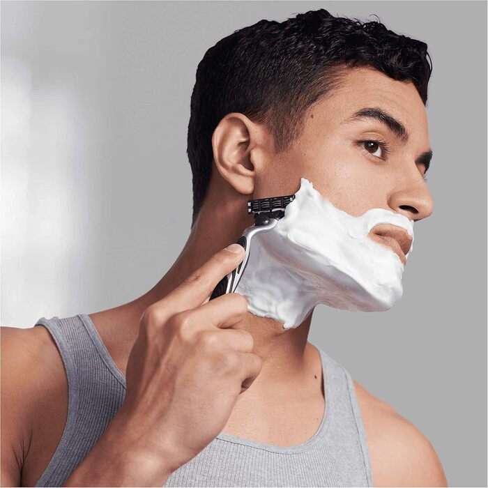 Бритва Gillette Mach3 для чоловіків з покращеною зволожуючою смужкою, набір: станок + 2 змінні касети