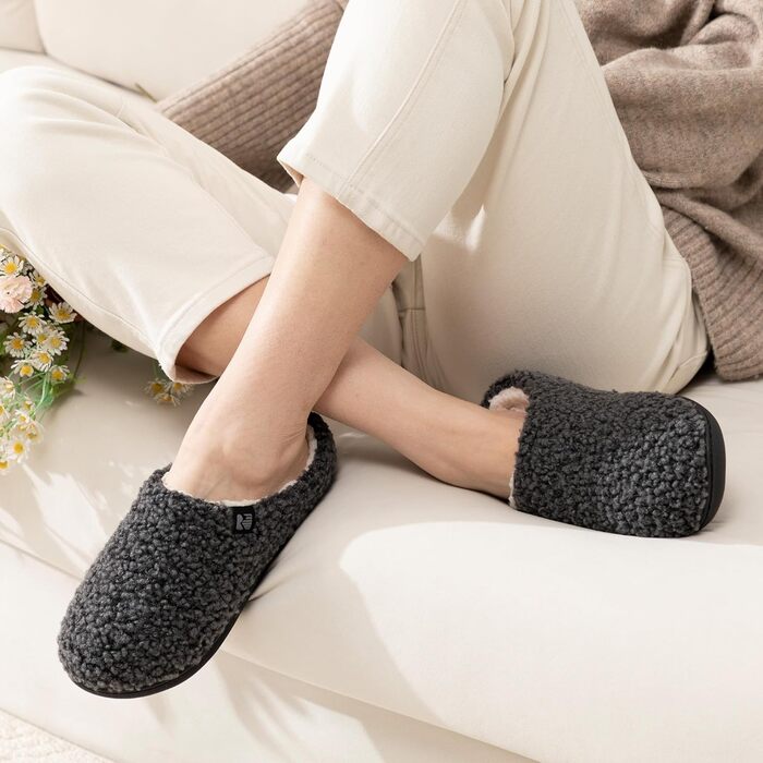 Тапочки халатні жіночі RockDove з штучного хутра Sherpa, сіро-темного кольору (42/43 EU)
