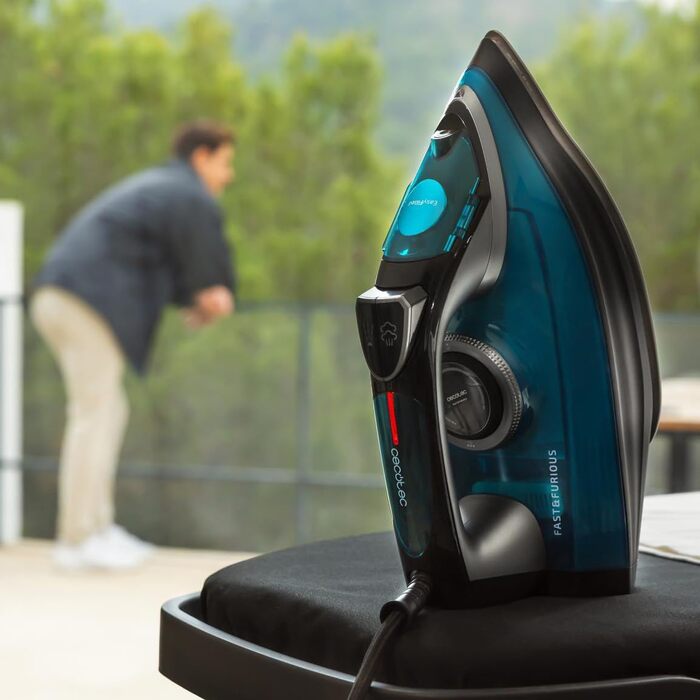 Праска Cecotec Fast&Furious 5060 Ultra Steam: 3200W, керамічна підошва, автоматичне вимкнення, 70 г/хв постійна подача пари, 270 г/хв паровий удар, система запобігання протіканню