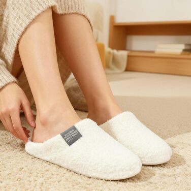 Тапочки зимові плюшеві, теплі та зручні для дому та вулиці. Антиковзкі, дихаючі гостьові тапочки для жінок та чоловіків. Розмір 36/37 EU, білий колір