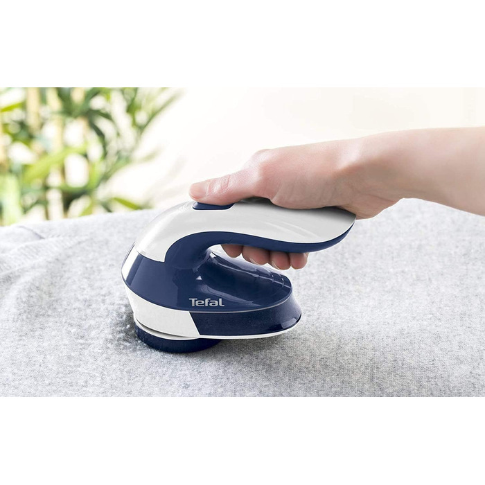 Tefal Express Power Iron Steam Iron with a powerful 185g steam burst, (XGlide Ceramic soleplate with three steam zones, 2400 Watt, drip stop, automatic steam quantity regulation) Durilium with lint remover