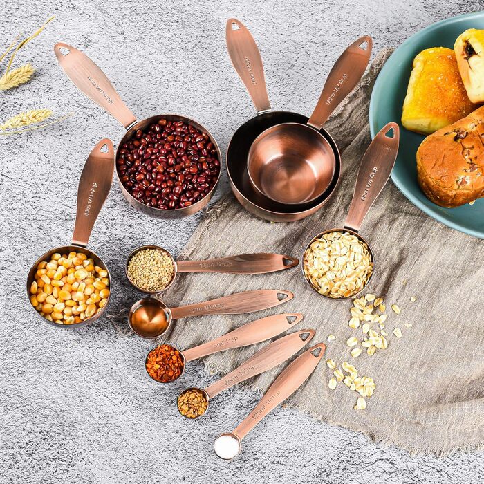 Measuring cup and spoon set, 5 stainless steel measuring cups and 5 measuring spoons, 1 measuring ingredient leveler, 1 magnetic conversion chart, and 2 rings (14 pieces)