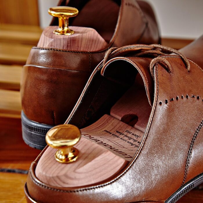 Lumaland® Premium Cedarwood Shoe Trees for Women and Men | Double spring for perfect shape retention, split & adjustable front piece | Includes cotton storage bag