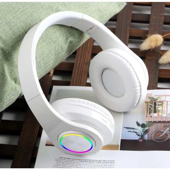 Бездротові Bluetooth навушники з LED підсвічуванням, складні, Bluetooth 5.0, радіус дії 10 м, стерео, мікрофон, зручні амбушюри (білі)