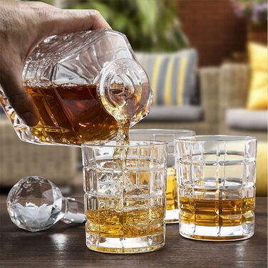 Regal Trunk & Co. Whisky Kristallgläser Set with Decanter - Set of 4 Square-Engraved Tumblers and Carafe - Crystal Whisky Decanter Set for Bourbon and Scotch - Includes Gift Box and Polishing Cloth
