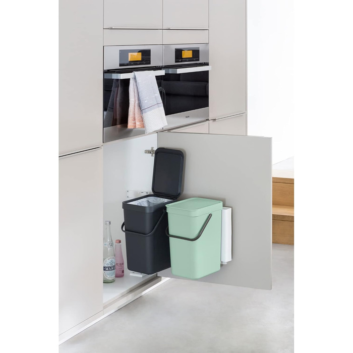 Сміттєвий кошик Brabantia Sort & Go з кришкою 16 л (світло-зелений), компактний контейнер для сортування відходів з ручкою