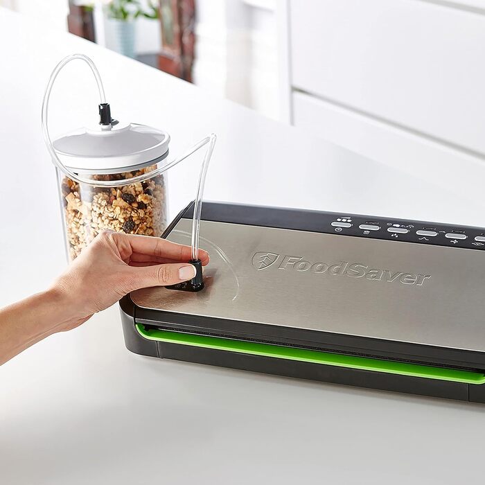 FoodSaver Вакуумний апарат для продуктів харчування з вбудованим зберіганням рулонів | Вакууматор з пристроєм для нарізання та режимом 'Delicate Food' | Містить сортовані вакуумні пакети [FFS005X] Зберігання рулонів