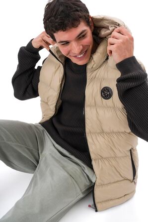 Чоловіча жилетка з пуховим наповнювачем – м'який матеріал, знімна капюшон (S, Бежевий)