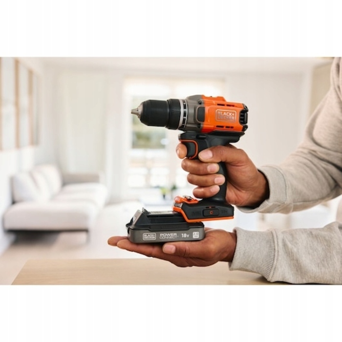 Акумуляторний шурупокрут Black+Decker 18V BCD382D1XC
