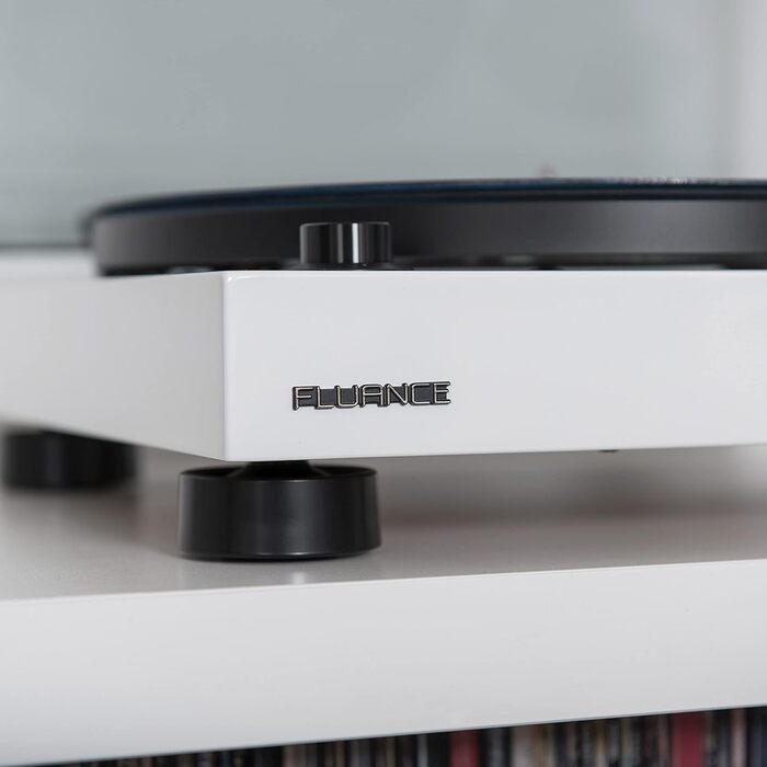 Програвач вінілу Fluance RT81 Elite High Fidelity з картриджем Audio Technica AT95E, чорний (глянцевий). Вбудований фонокоректор, ремінний привід, MDF корпус.