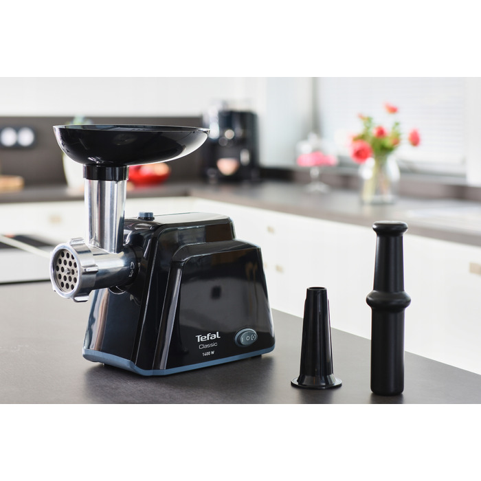 М'ясорубка Tefal NE105838 1400 Вт, 1,7 кг/хв, з насадкою для ковбас