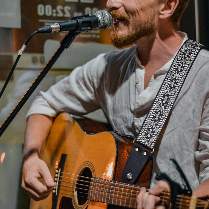 Накладки на гітару Nefelibata: 2 шт., з вишивкою, з повного нубуку, з прихованою кишенею, для бас-гітари, електро- та акустичної гітари, безкоштовна пряжка, замок для ременя та медіатор (срібний хрест)