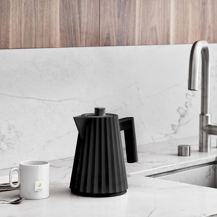 Електричний чайник Alessi Plissé MDL06/1 B - чорний, 1 л, 2400 Вт, з європейським штекером