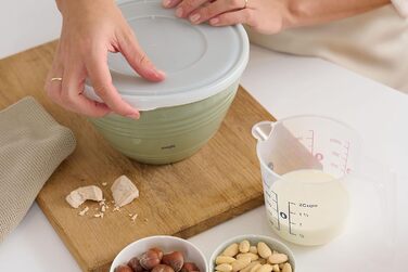 Emsa K32527 Prep&Bake Plastic Mixing Bowl 2.75 L | with a preserving lid for refrigerator storage | non-slip base | perfect stability when mixing | dishwasher safe | Green