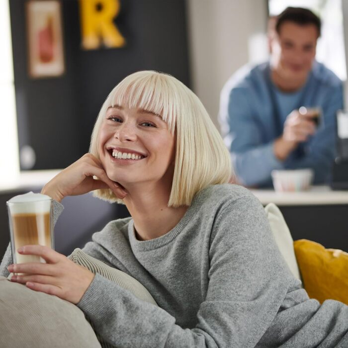 Tchibo Qbo MILK MASTER Premium Capsule Machine for Cappuccino, Espresso, Caffè Crema, Caffè Grande, Milk Foam at the touch of a button with a removable 300ml milk tank, with automatic shut-off, Lipstick Red