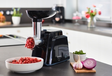 М'ясорубка Tefal NE105838 1400 Вт, 1,7 кг/хв, з насадкою для ковбас
