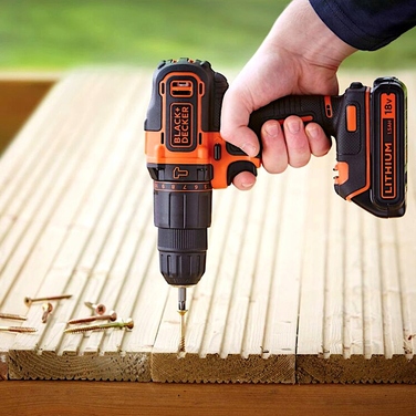Ударний шурупокрут Black & Decker з 2 акумуляторами по 1,5 Аг 18В