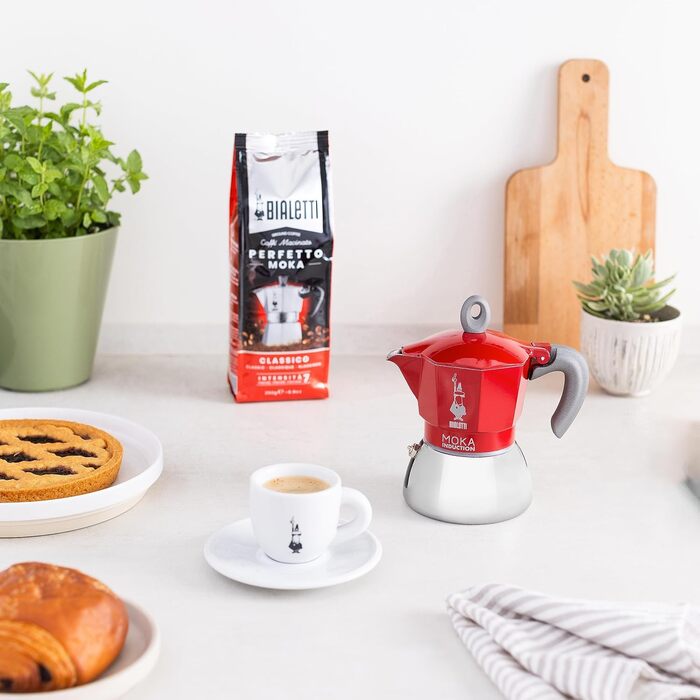 Bialetti - Moka Induction, Moka Pot, Suitable for All Cooktops, 4 Cups Espresso (150ml), Red 4 Cups New Moka Induction Red