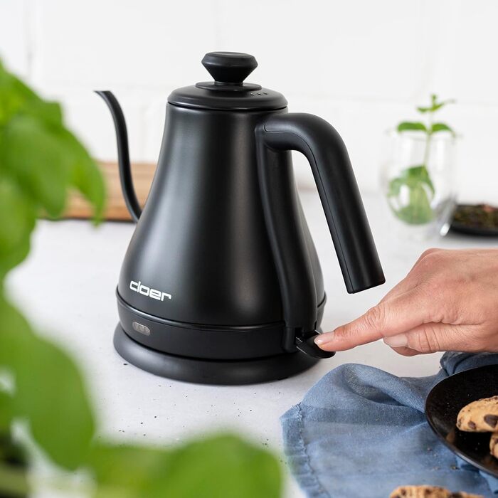 Електричний чайник Cloer 4960 з гусячим носиком, 0.8 л, нержавіюча сталь, чорний, 1000 Вт