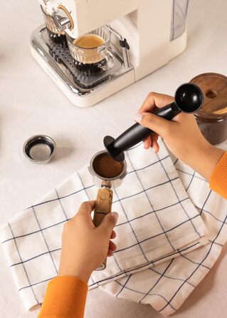 CREATE / THERA MATT RETRO/Espressomaschine Cremeweiß Matt und Holz/Semi-Automatic, with a 15 bar pump and 1100W, 1.25L water tank, for ground coffee, 55 mm. ESE-Pads