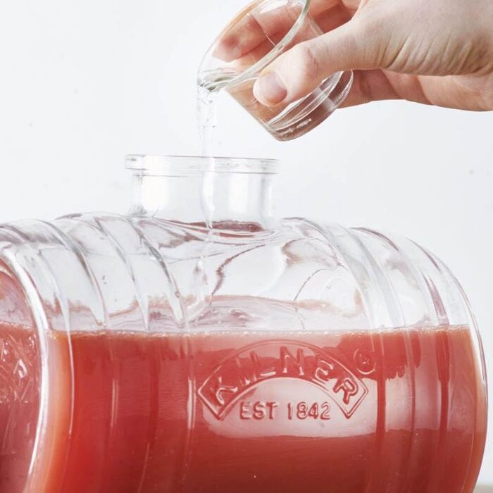 Kilner Drink Dispenser Barrel with Tap, Measuring Cup, and Wooden Stand, 3.5 Liters, Glass/Metal, Dimensions: 32 x 17 x 19.6 cm