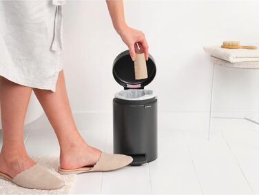 Сміттєвий відер Brabantia NewIcon для ванної кімнати з педаллю та кришкою, 3 л, сірий (Confident Grey)