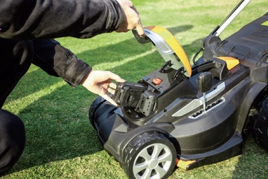 Акумуляторна газонокосарка Yard Force LMC40A 2x20V