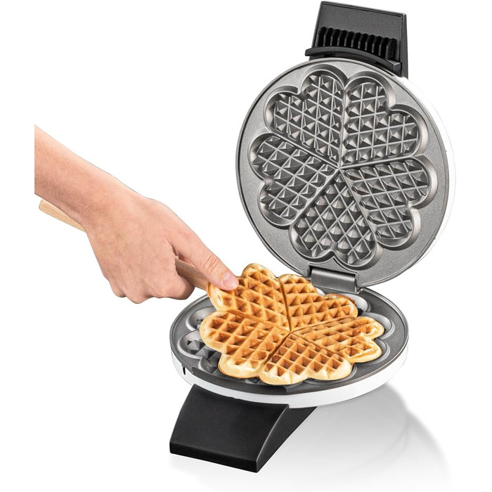 Вафельниця Cloer 1621 для класичних вафель у формі серця, 930 Вт, розмір вафелі 15,5 см, регульований ступінь прожарювання, білий колір, метал, одноразова