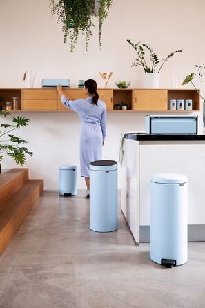 Сміттєвий кошик Brabantia Touch Bin з виймаю одним пластиковим внутрішнім відром