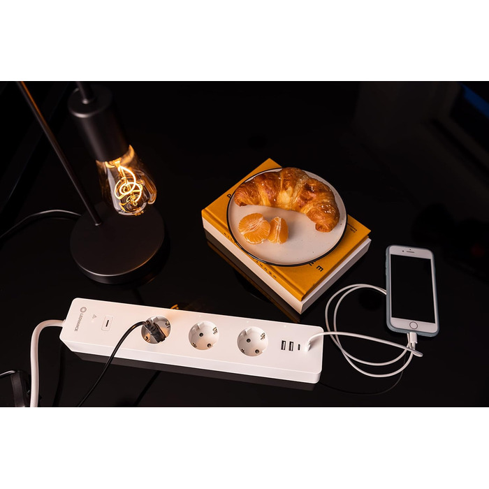 LEDVANCE Розумна мережева розетка з Wi-Fi, 3 розетки з USB, захист від перевантаження та стрибків напруги, керування через додаток, Alexa та Google, для дому