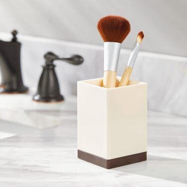 Набір аксесуарів для ванної кімнати mDesign 4-Piece – тримач для зубних щіток, дозатор мила, мильниця та стаканчик, кремово-бронзовий колір, міцний пластик