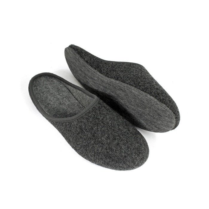 Фетрові домашні тапочки Pantoffelmann: сірий/темно-синій, розміри 36-48. Зручні та дихаючі тапочки для жінок та чоловіків. Стильні та теплі домашні капці.