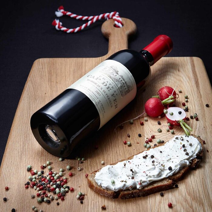 BUTLERS Pepper Grinder Wine Bottle Shape – WINE – Wooden pepper grinder with stainless steel grinding mechanism | Spice grinder, salt grinder, pepper shaker in a red wine bottle design