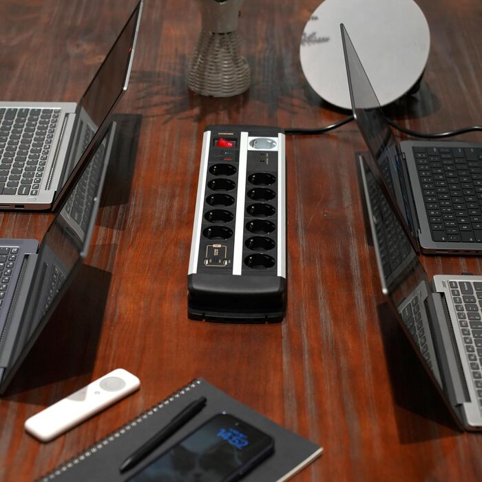 Мережевий фільтр Ucomen 10-фазний з USB та захистом від перенапруги (3680W 16A) для комп'ютерних столів, 10 розеток + 20W USB зарядний пристрій (USB-A та USB-C), кабель 1.5м