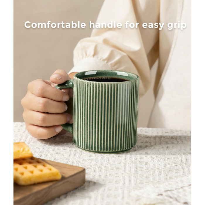 Набір посуду GBhome з реактивної глазурі для 6 осіб, 18 предметів. Ручна робота, керамічний посуд, безпечний для мікрохвильової печі та посудомийної машини. Глибокий зелений колір (Immergrün). Включає 6 чашок.